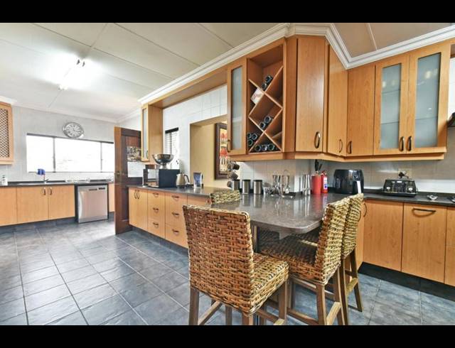 4 BEDROOM HOUSE FOR SALE IN BRACKENHURST
